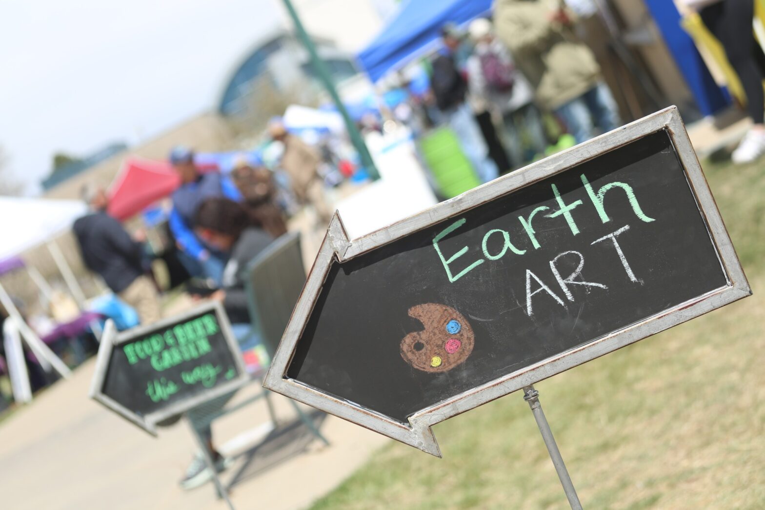 Chalkboard sign that says "Earth Art" at the 2022 Lakewood Earth Day celebration.